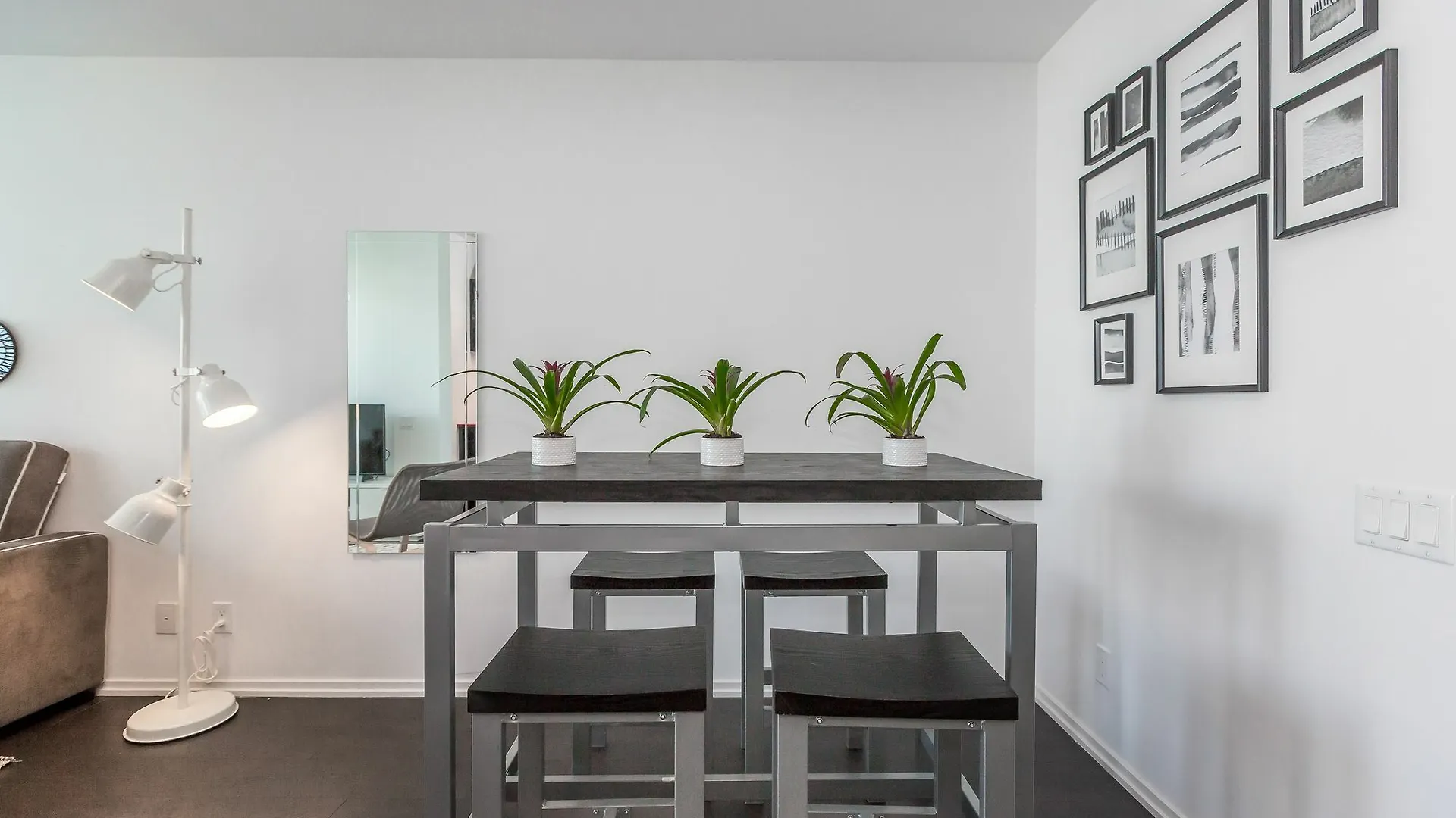 Noel Suites- Peter And Richmond St West Торонто 4*,  Канада
