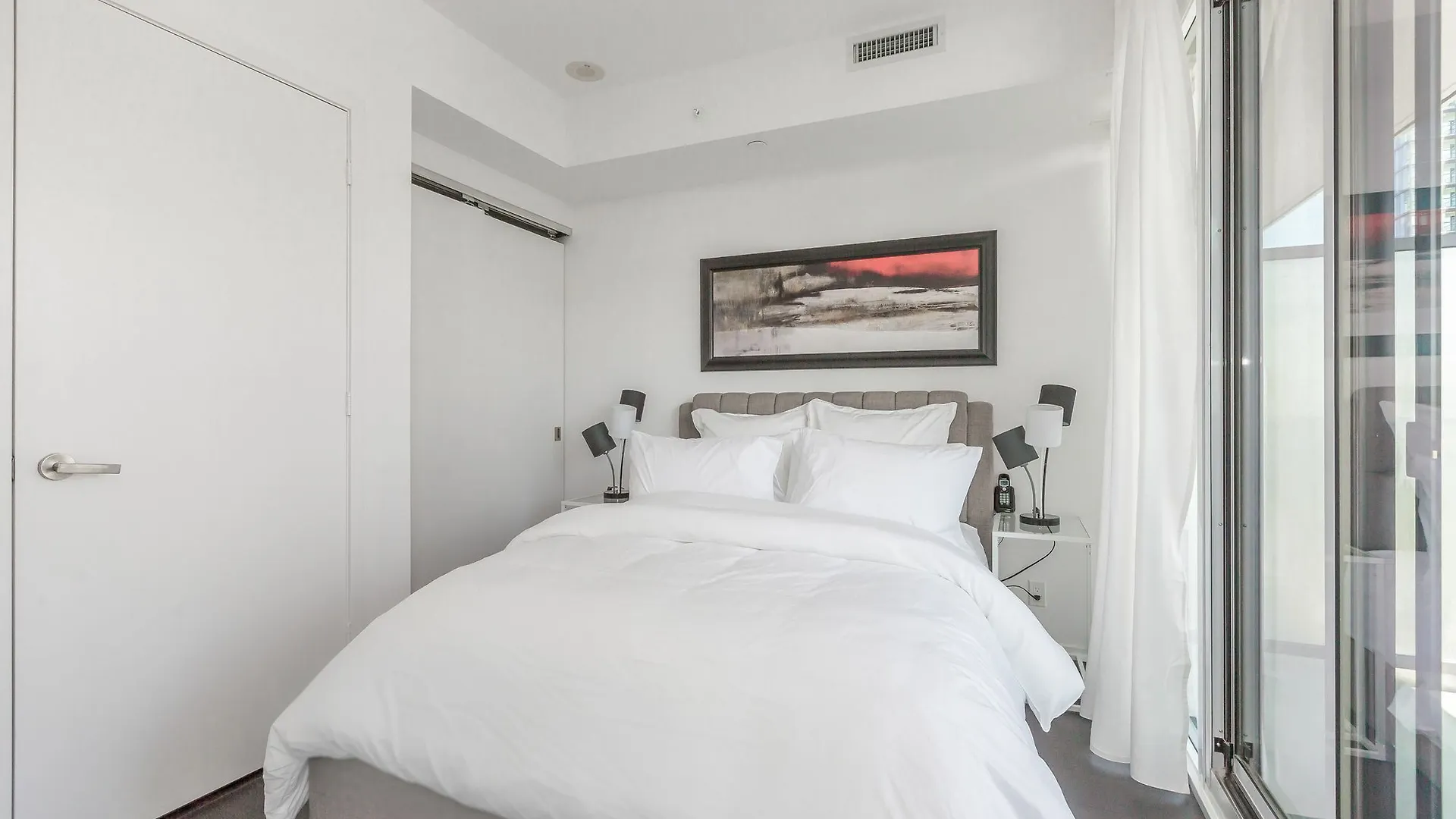 Noel Suites- Peter And Richmond St West Торонто 4*,