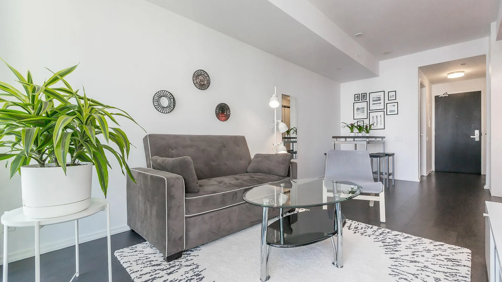 Noel Suites- Peter And Richmond St West Toronto Hotel