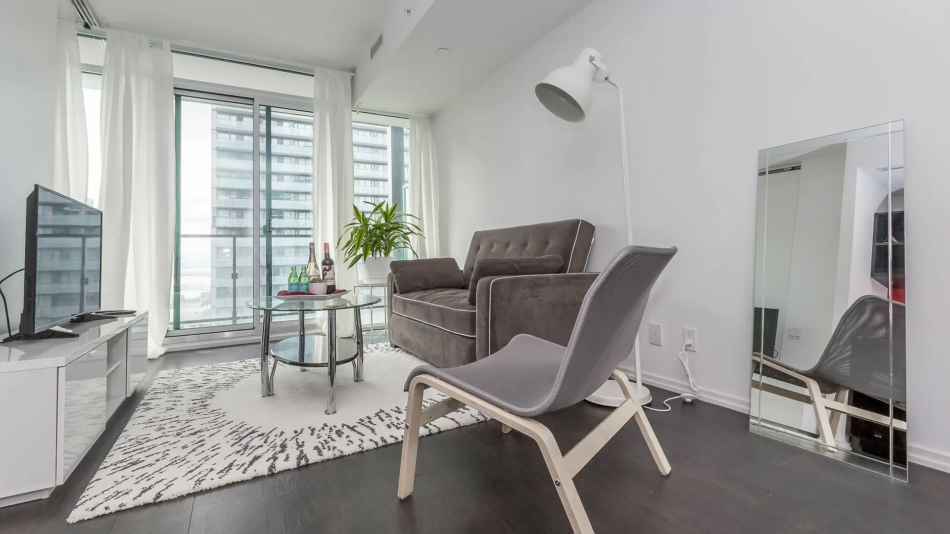 Hotel Noel Suites- Peter And Richmond St West Toronto
