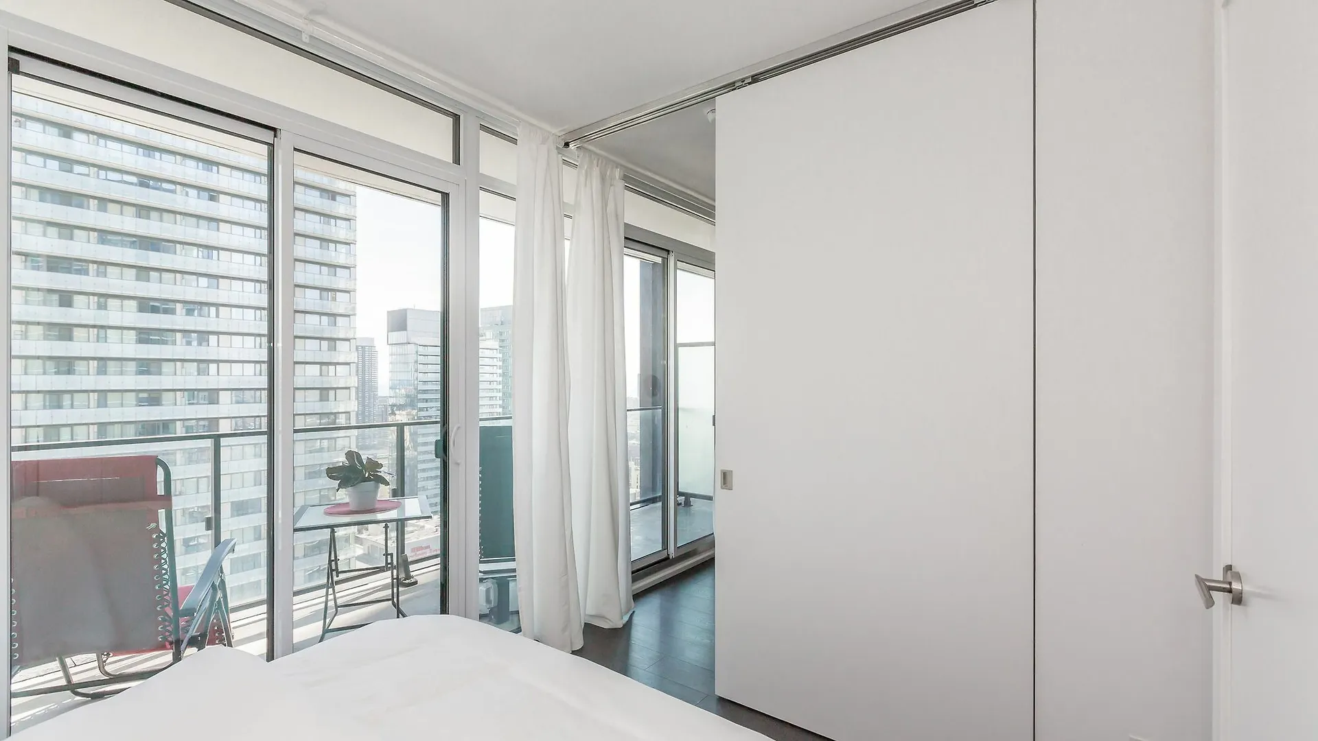 Noel Suites- Peter And Richmond St West Toronto