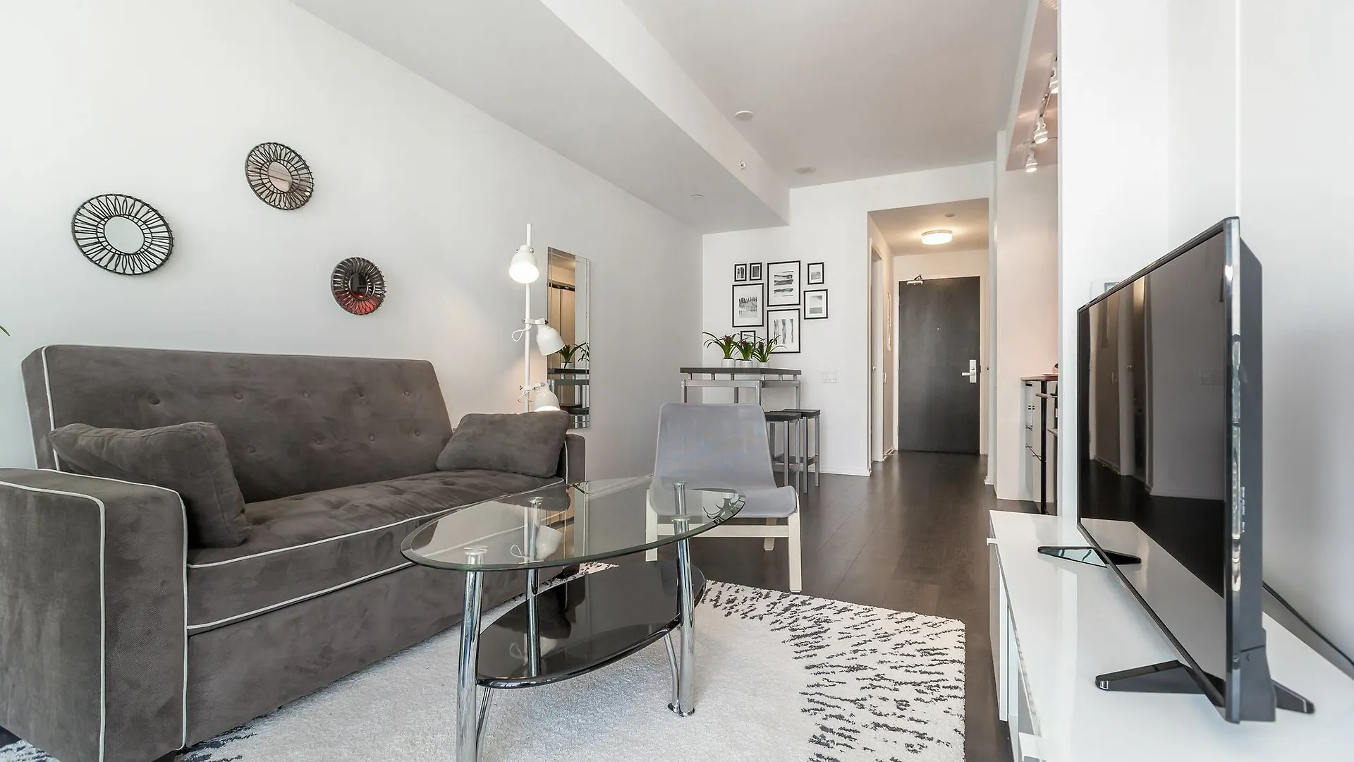 Noel Suites- Peter And Richmond St West Toronto Hotel